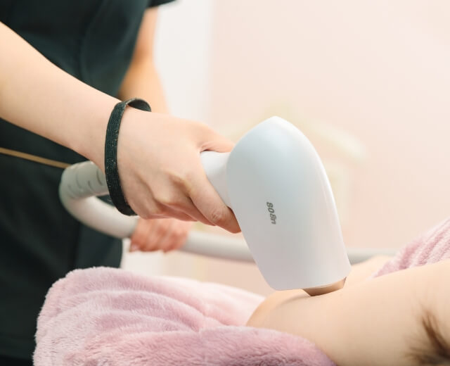 最新のLED脱毛・NPL脱毛で施術を行います